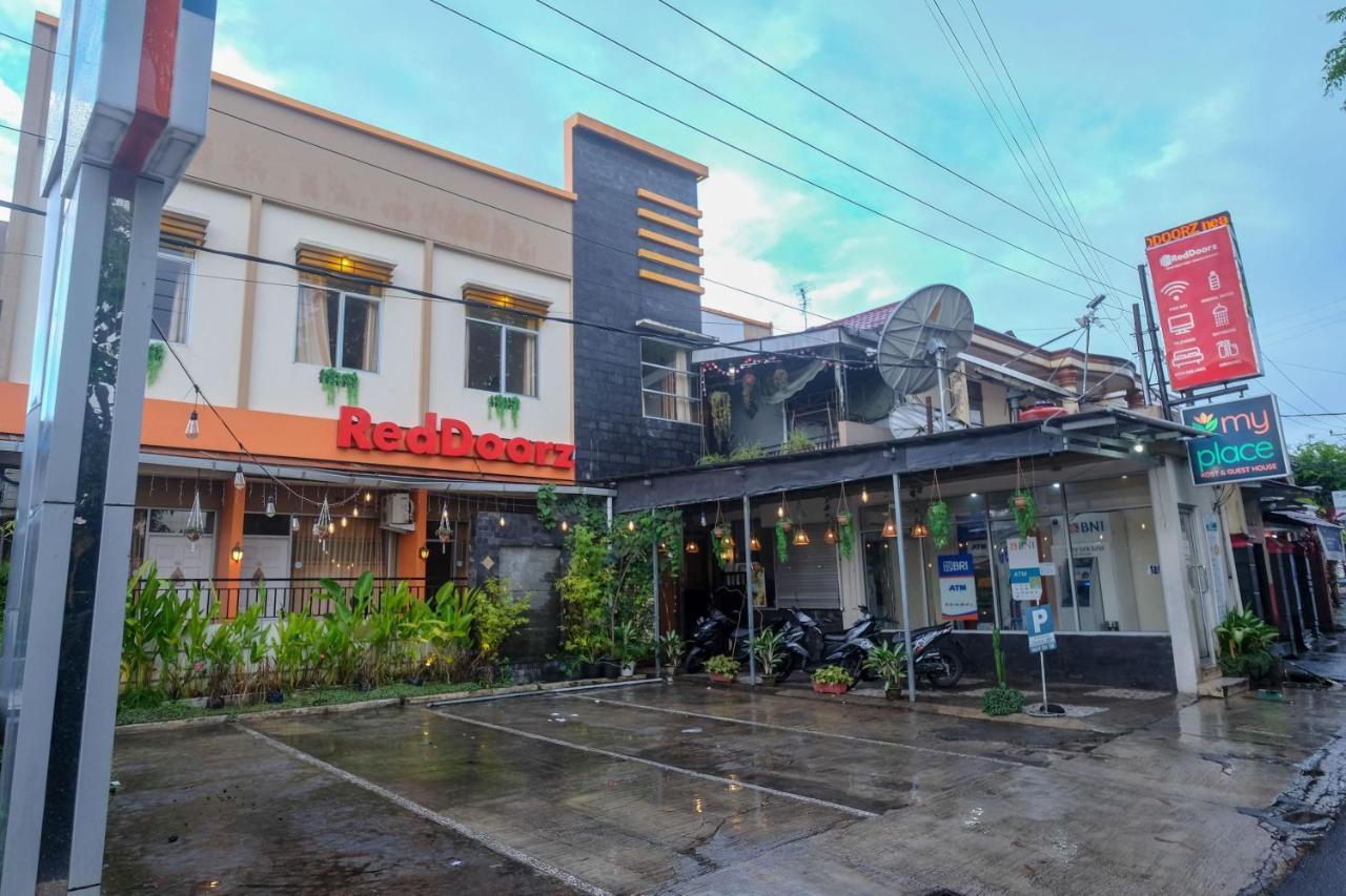Reddoorz Near Jalan Wolter Monginsidi Manado Hotell Eksteriør bilde