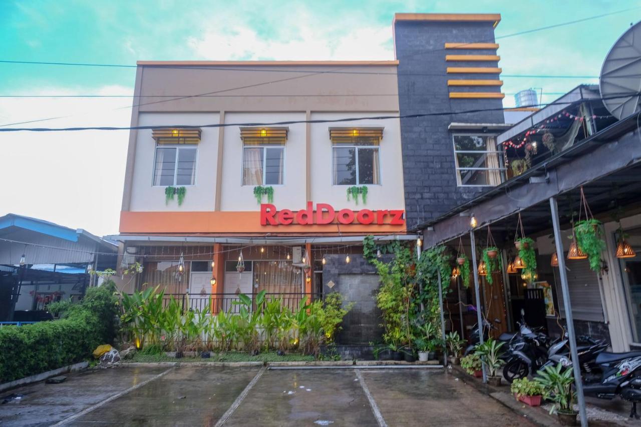 Reddoorz Near Jalan Wolter Monginsidi Manado Hotell Eksteriør bilde